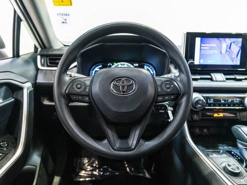 Used 2025 Toyota RAV4 LE AWD/4WD image 16