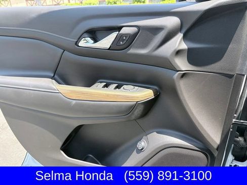 Used 2022 GMC Acadia SLE w/ Driver Convenience Package FWD image 12