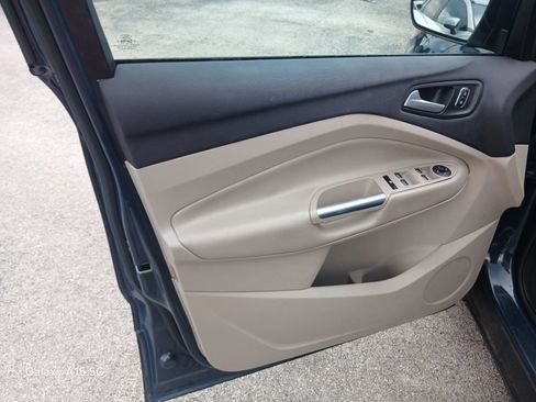 Used 2019 Ford Escape SE FWD image 11
