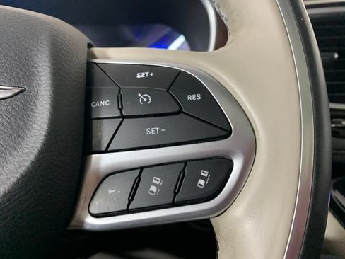 Used 2019 Chrysler Pacifica Limited w/ Advanced Safetytec Group FWD image 32