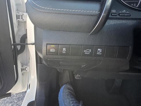 Used 2021 Toyota Camry SE image 23