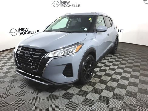 Certified 2022 Nissan Kicks SV image 3