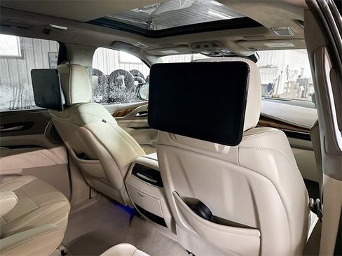 Used 2024 Cadillac Escalade Sport Platinum image 11