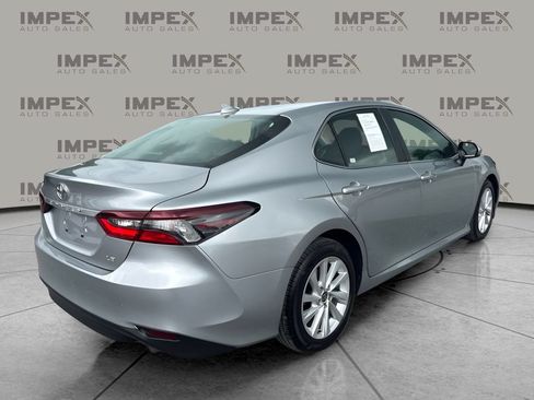 Used 2022 Toyota Camry LE FWD image 3