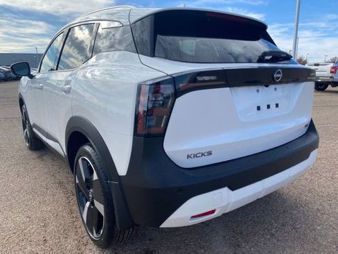 New 2025 Nissan Kicks SR image 4