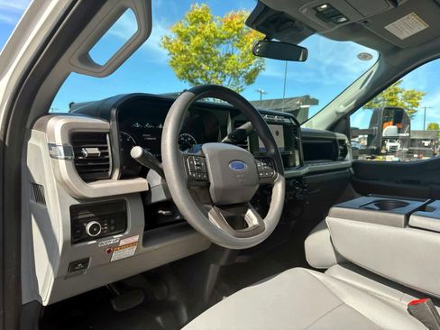 Used 2024 Ford F550 4x4 Regular Cab Super Duty image 9
