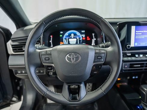 Used 2025 Toyota Camry SE image 27