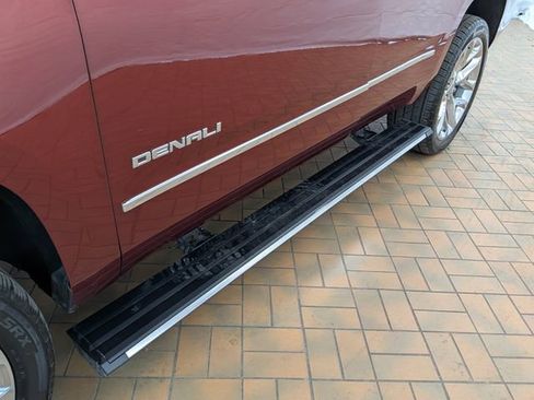 Used 2019 GMC Yukon Denali w/ Denali Ultimate Package image 9