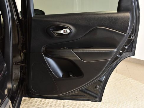 Used 2016 Jeep Cherokee Limited image 30