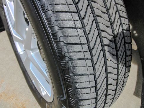 Used 2024 Chevrolet Equinox LT image 6