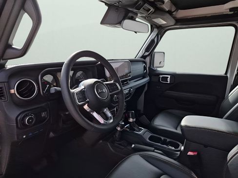 Used 2024 Jeep Wrangler Unlimited Sahara image 28