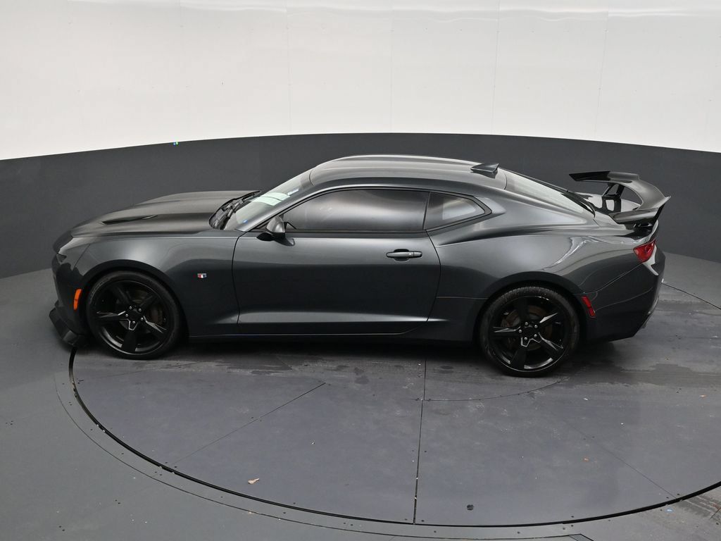 Used 2018 Chevrolet Camaro SS RWD image 13