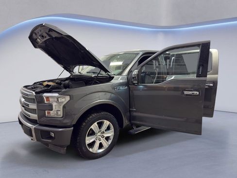 Used 2017 Ford F150 Platinum w/ Equipment Group 701A Luxury image 10