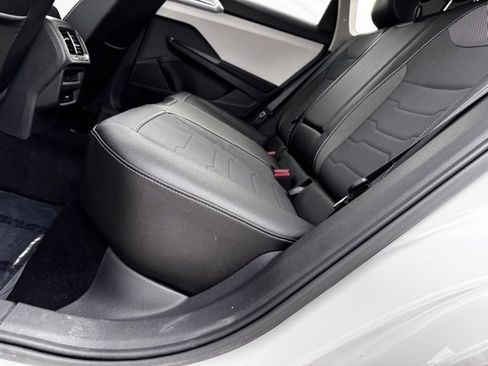 Used 2025 Volkswagen Taos SE image 10