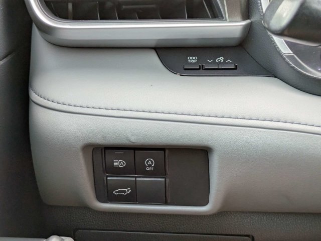Used 2023 Toyota Highlander XLE FWD image 29