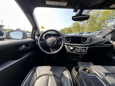 Used 2020 Chrysler Pacifica Limited w/ Advanced Safetytec Group FWD image 15