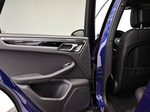 Certified 2026 Porsche Macan AWD/4WD image 42