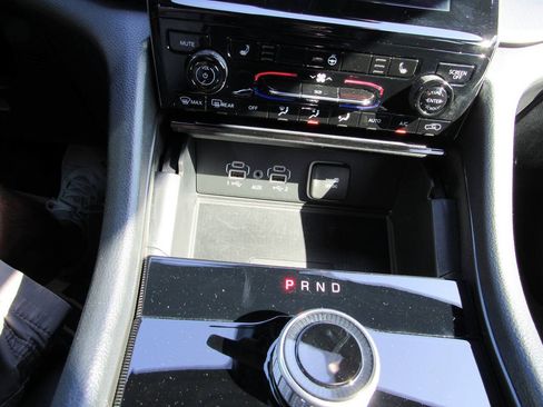 Used 2025 Jeep Grand Cherokee L Altitude RWD image 34