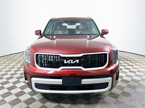 Used 2024 Kia Telluride EX w/ EX Captain's Chair Package image 8