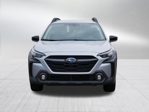 Used 2023 Subaru Outback Premium AWD/4WD image 2