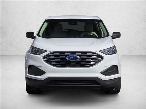 Used 2020 Ford Edge SE image 2