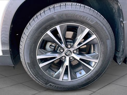 Used 2016 Toyota Highlander XLE image 10