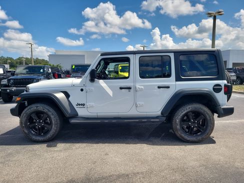 Used 2021 Jeep Wrangler Unlimited Sport image 7
