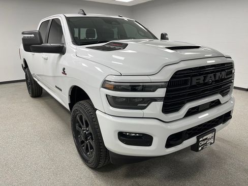 Used 2025 RAM 3500 Laramie AWD/4WD image 2