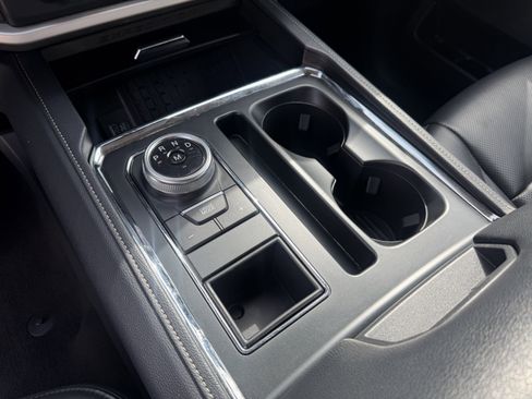 Used 2024 Ford Expedition XLT image 24