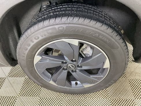 Used 2024 Nissan Rogue SV image 6