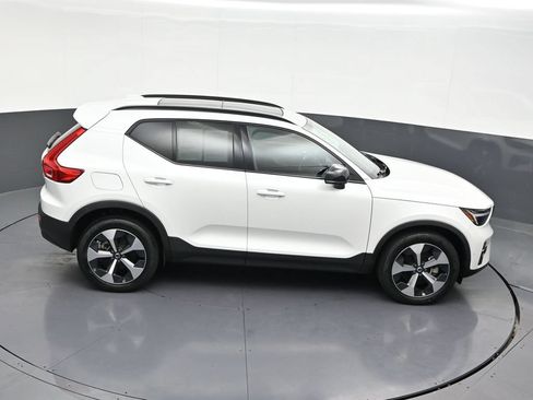 Used 2024 Volvo XC40 B5 Plus w/ Climate Package AWD/4WD image 23