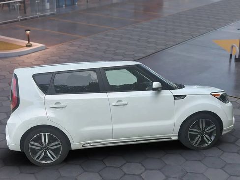 Used 2016 Kia Soul + w/ Soulful Package FWD image 13