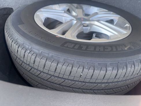 Used 2022 GMC Terrain SLE w/ Driver Convenience Package image 11