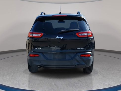 Used 2016 Jeep Cherokee Sport image 6