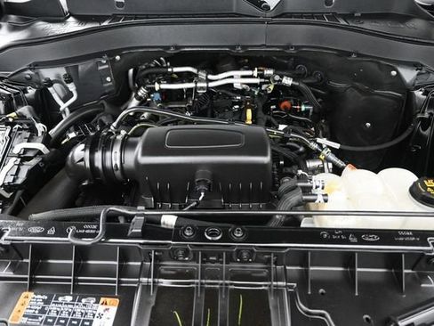 Certified 2021 Ford Explorer XLT w/ Equipment Group 202A AWD/4WD image 33