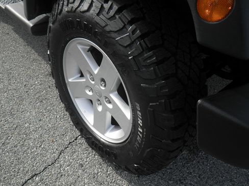 Used 2017 Jeep Wrangler Unlimited Sport w/ Quick Order Package 23S image 8