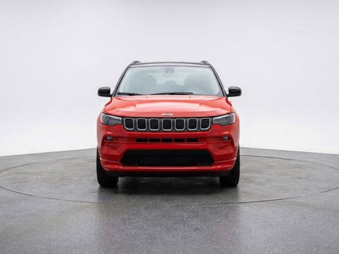 Used 2025 Jeep Compass Limited AWD/4WD image 2