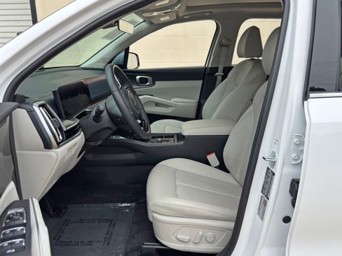 Used 2025 Kia Sorento EX w/ Panoramic Sunroof Package FWD image 16