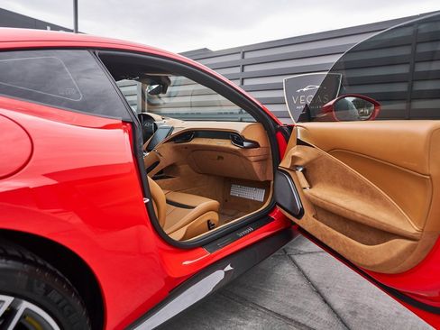 Used 2023 Ferrari Roma image 30