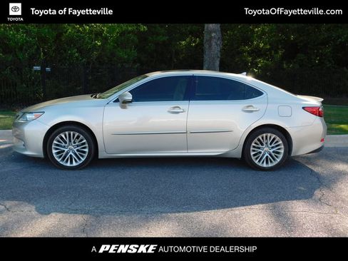 Used 2014 Lexus ES 350 w/ Luxury Package FWD image 2
