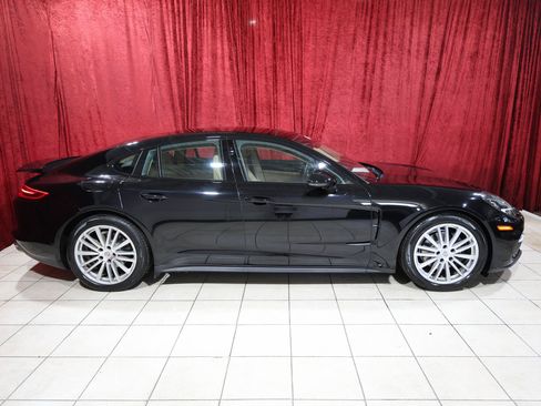 Used 2018 Porsche Panamera RWD image 8