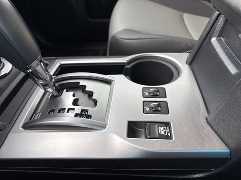 Used 2018 Toyota 4Runner SR5 Premium image 16