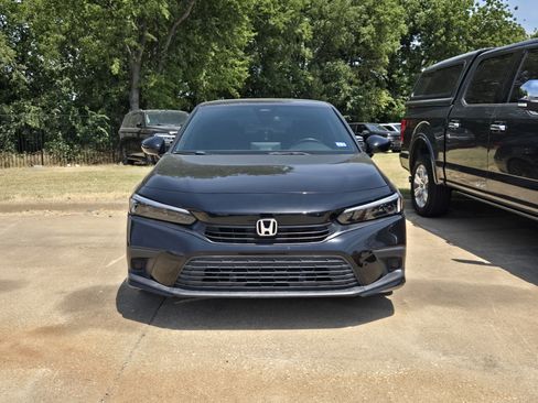 Used 2023 Honda Civic Sport image 2