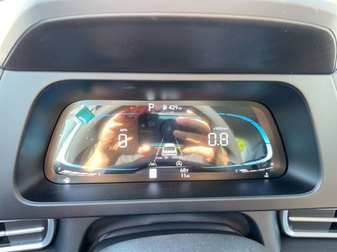 Certified 2025 Hyundai Elantra SE image 41