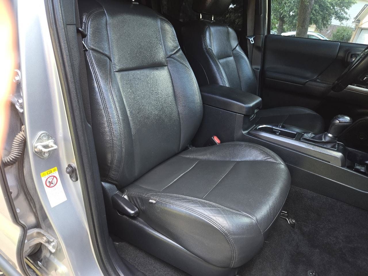 Used 2018 Toyota Tacoma TRD Sport w/ Technology Package RWD image 11