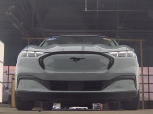 Used 2025 Ford Mustang Mach-E Premium AWD/4WD image 3