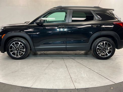 Used 2024 Chevrolet TrailBlazer LT FWD image 2