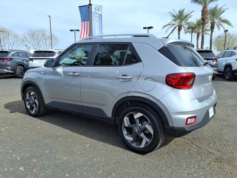 Certified 2025 Hyundai Venue SEL image 7