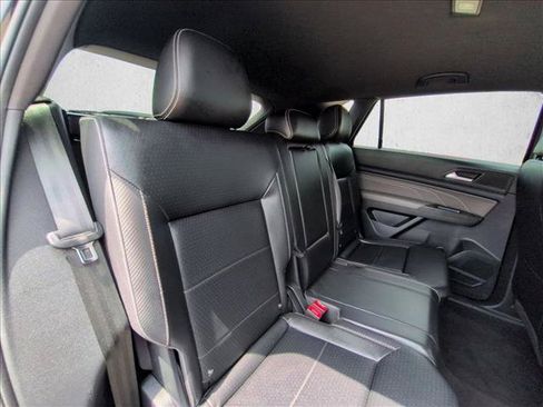Used 2022 Volkswagen Atlas Cross Sport SE FWD image 17