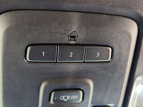 Used 2023 Cadillac Escalade ESV Premium Luxury Platinum image 17